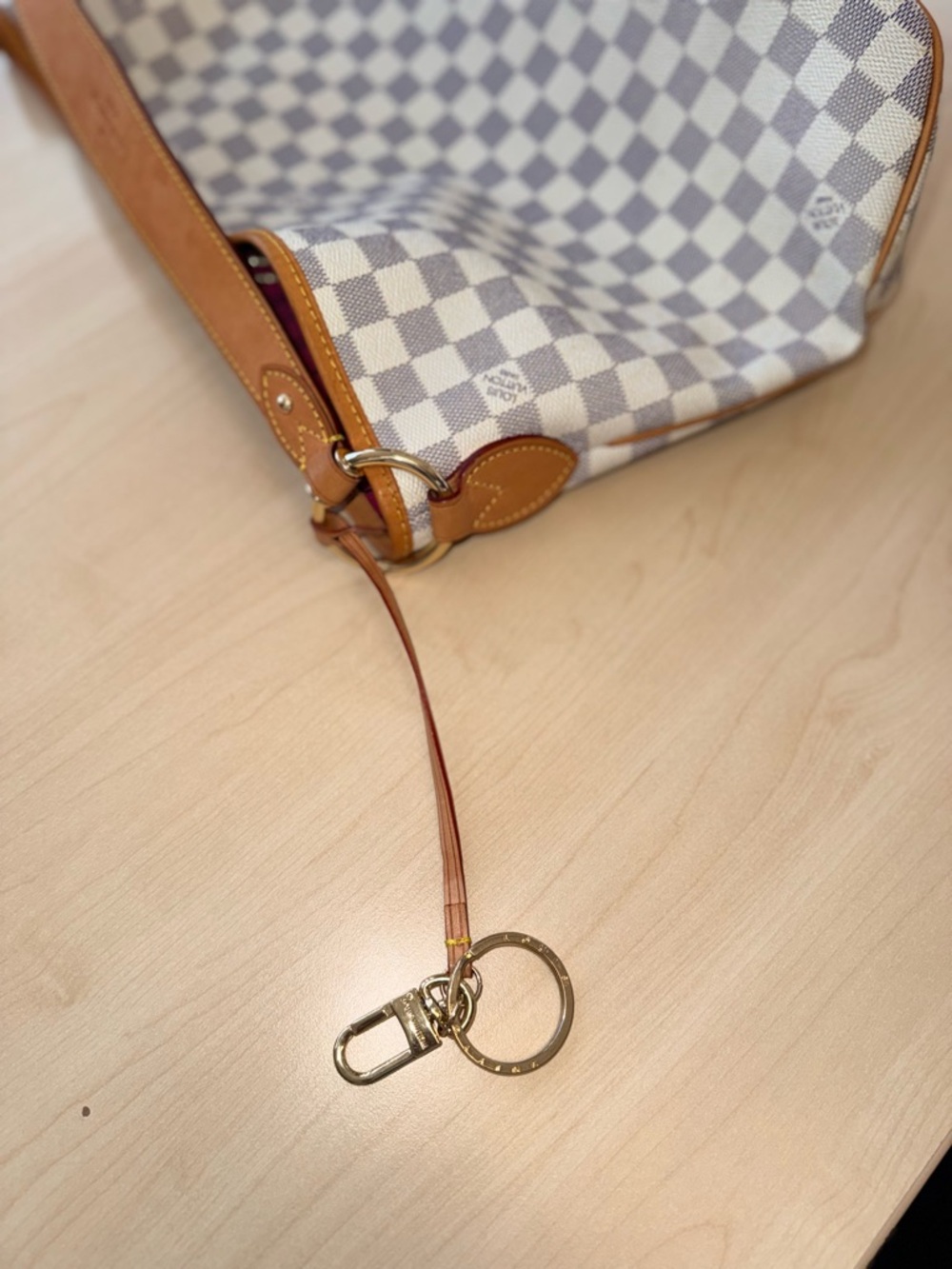 Designer Louis Vitton Checkered Shoulder Bag in Cream and Tan - Picture 8 of 8